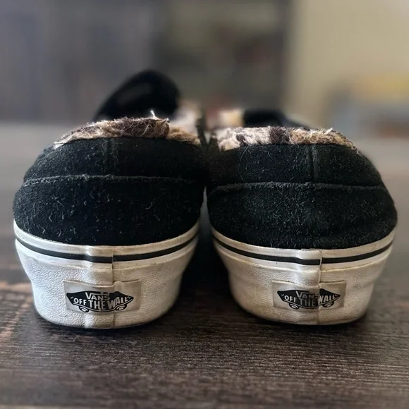 Vans - Platform Black Suede Slip-On Shoes with Fur Lining - Picture 3 of 5